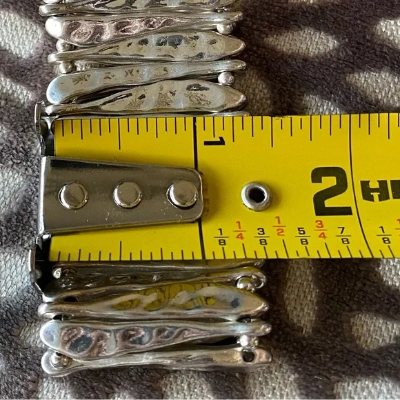 🌷HOST PICK🌷 NWT Chico’s Silvertone Stretch Cuff Bracelet - Picture 7 of 7